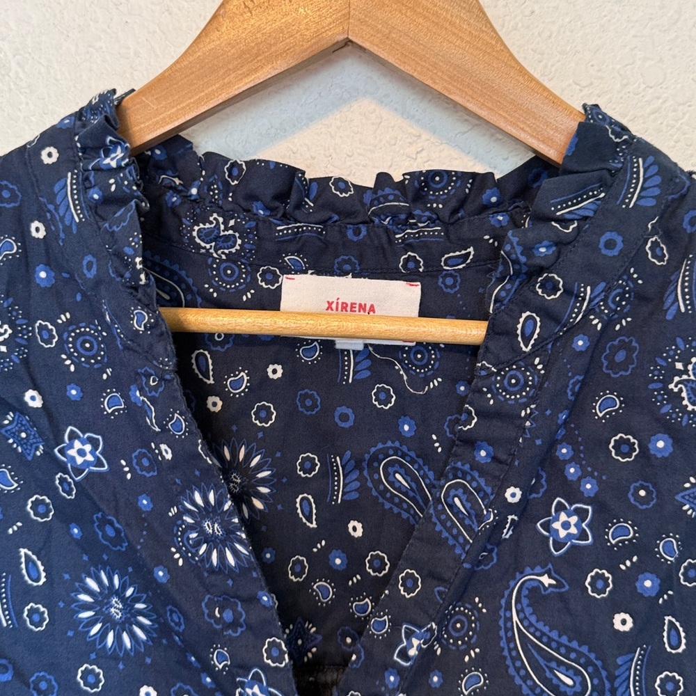 Perfect like new Xirena Cam paisley top large - Picture 9 of 10